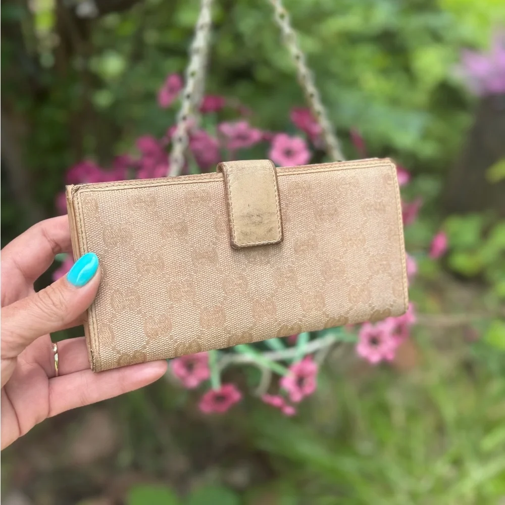 Gucci Shimmer Lovely Heart Wallet Pre-Loved - Picture 3 of 13